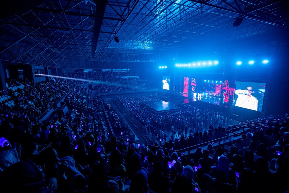 WINNER_CROSSTOUR_JKT_2