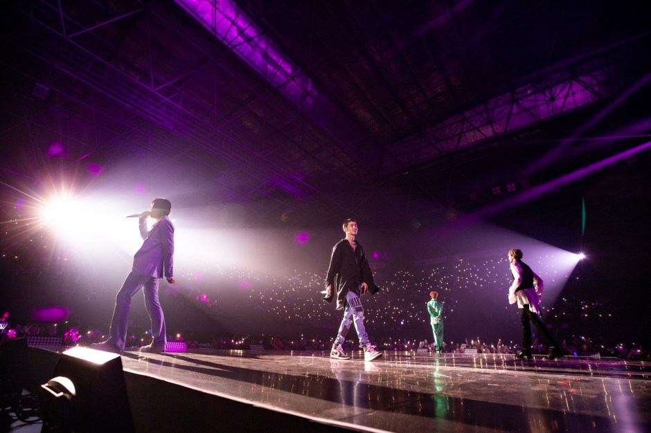 WINNER_CROSSTOUR_JKT_4