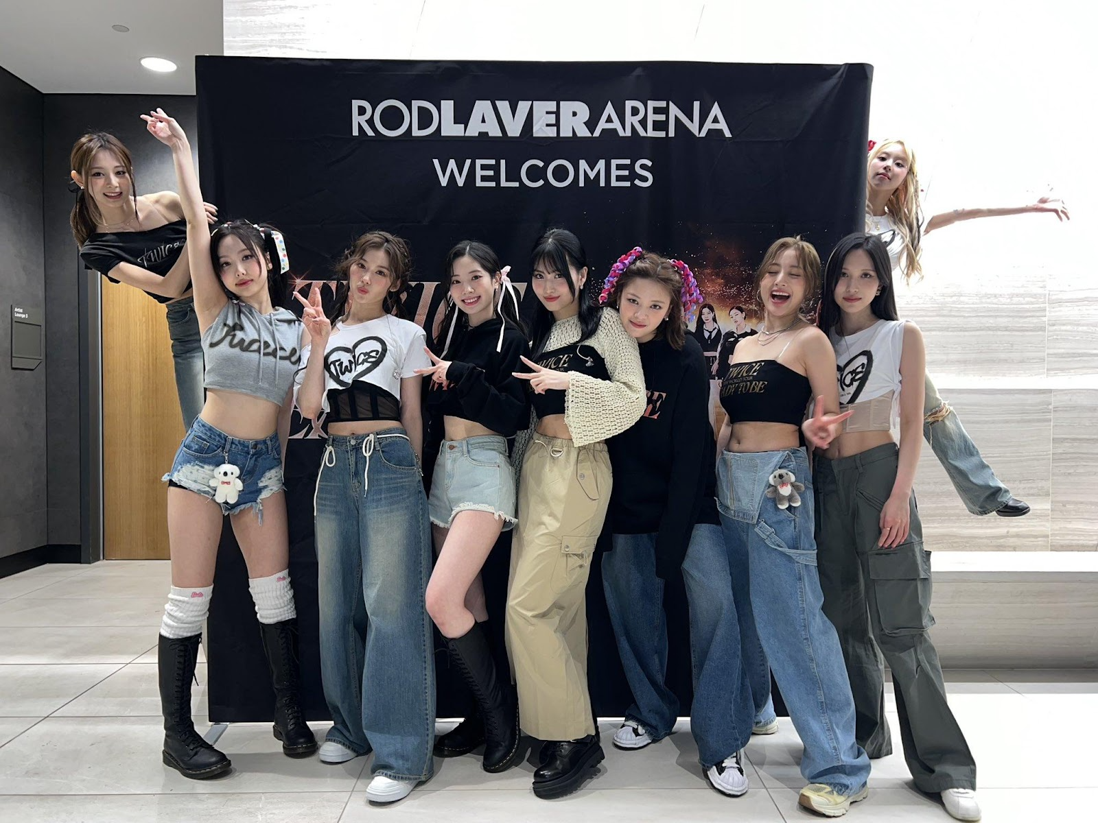 TWICE READY TO BE スタジャン M Unboxing my “Ready To Be” Japan Merchandise. So excited to wear my