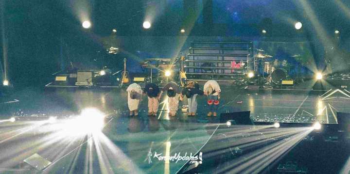 Suho and his band bowed to show gratitude for the fans at the final Asia tour. The "2024 SUHO CONCERT SU:HOME IN JAKARTA” which was held on August 10, 2024 at Tennis Indoor Senayan